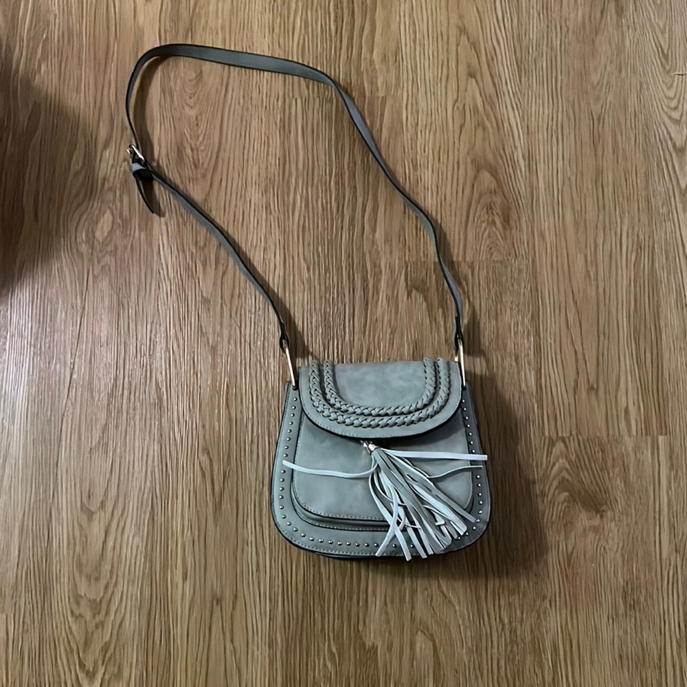 Grey Amazon crossbody bag